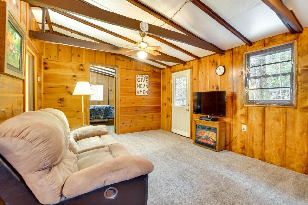 Peaceful Warne Cabin Fenced Yard And Screened Porch Brasstown Bagian luar foto