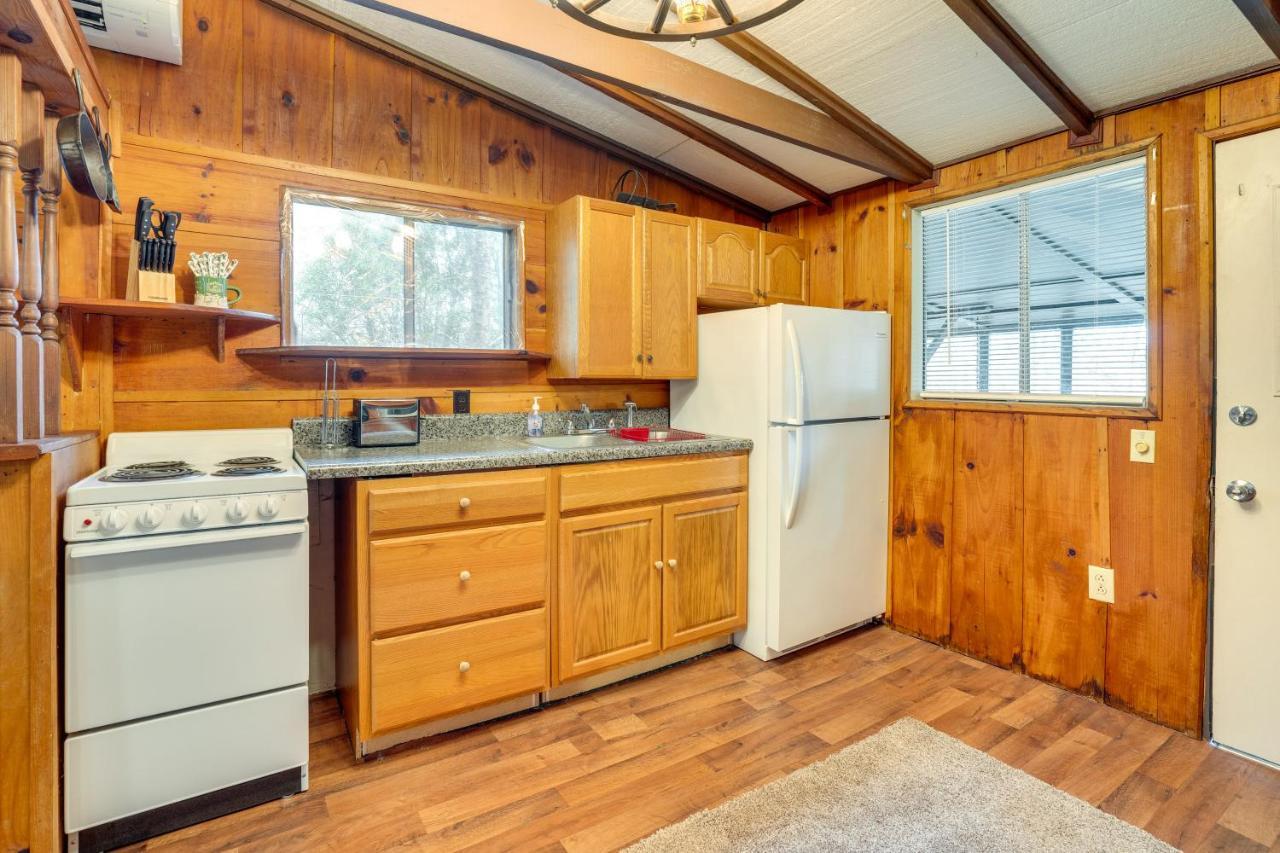 Peaceful Warne Cabin Fenced Yard And Screened Porch Brasstown Bagian luar foto
