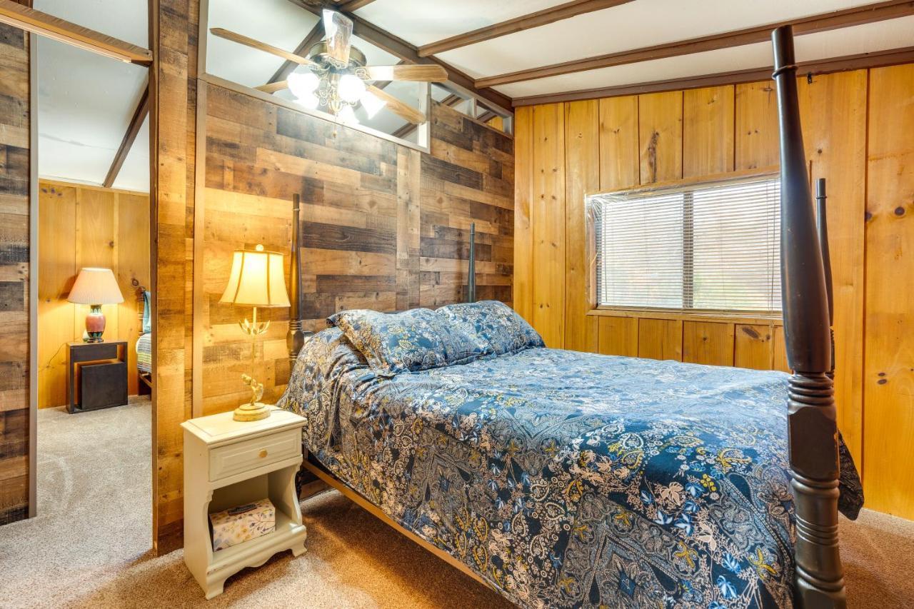 Peaceful Warne Cabin Fenced Yard And Screened Porch Brasstown Bagian luar foto