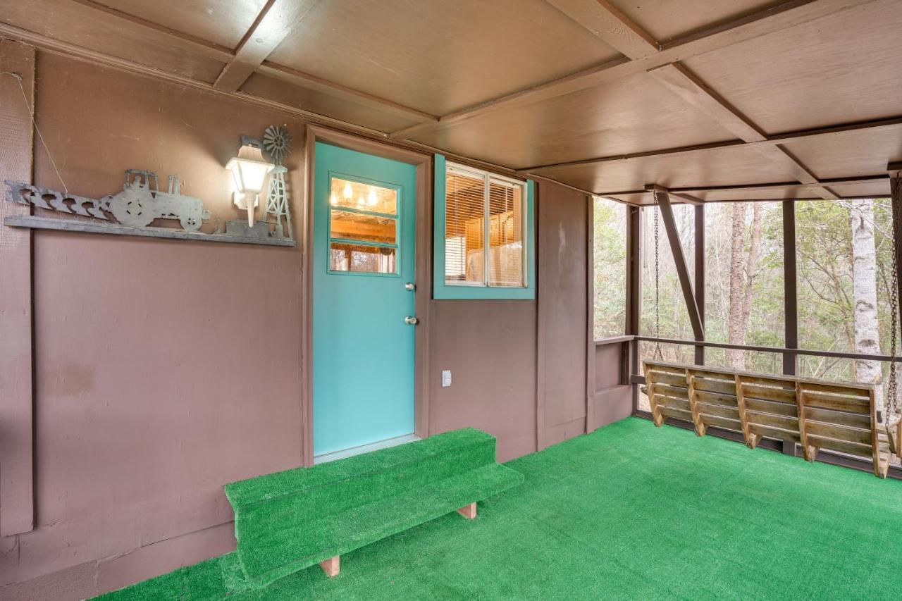 Peaceful Warne Cabin Fenced Yard And Screened Porch Brasstown Bagian luar foto