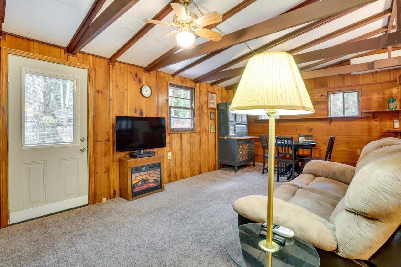 Peaceful Warne Cabin Fenced Yard And Screened Porch Brasstown Bagian luar foto