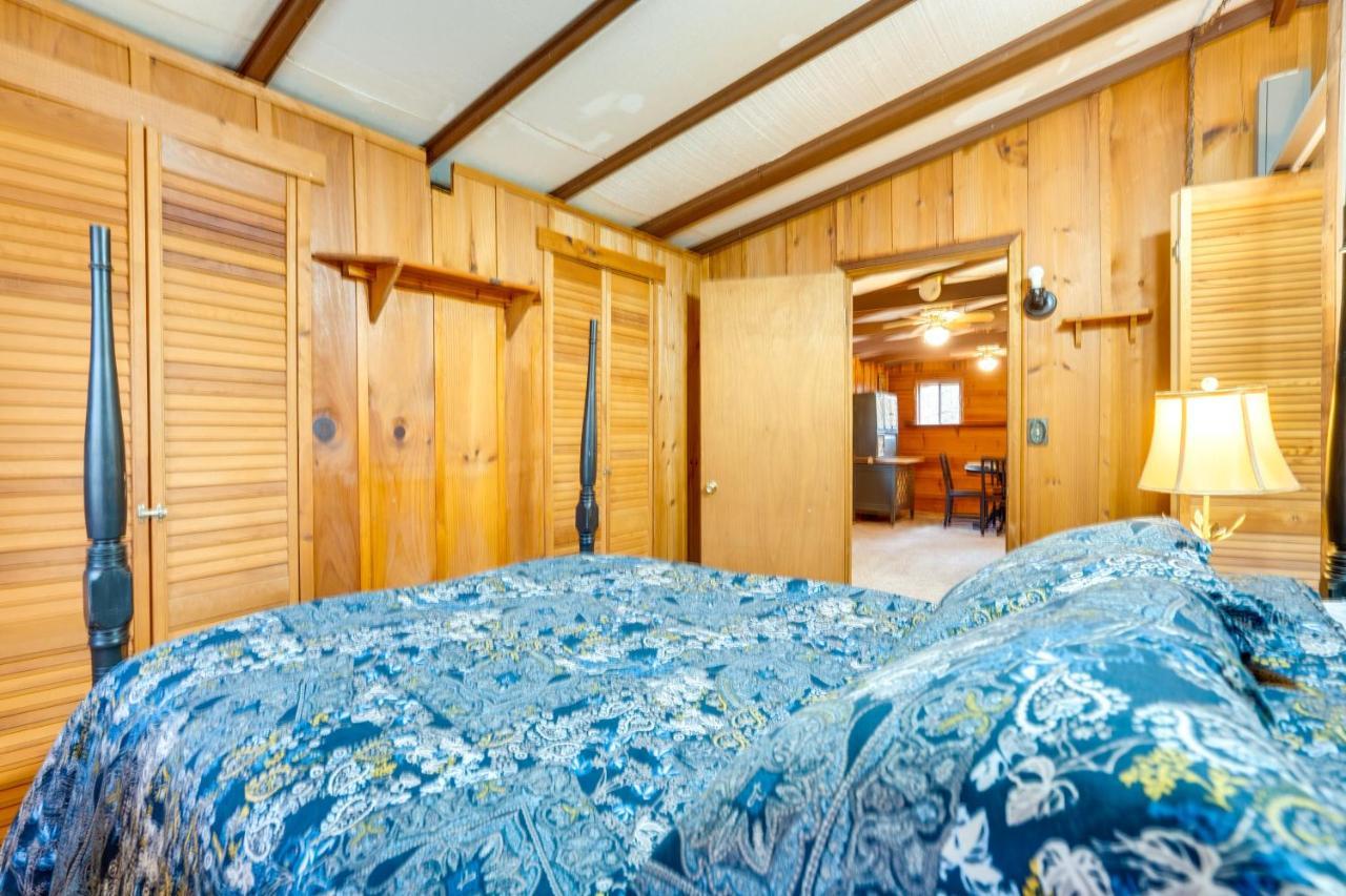Peaceful Warne Cabin Fenced Yard And Screened Porch Brasstown Bagian luar foto